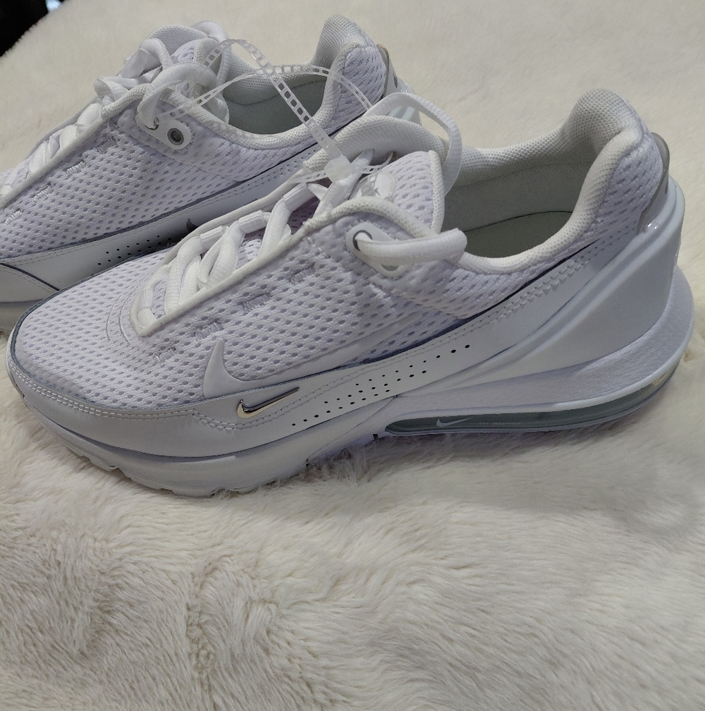New Nike Men's White Air Max Pulse